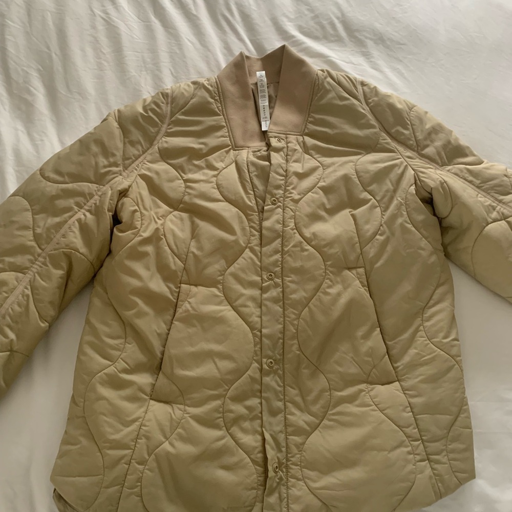 Lululemon Quilted Light Insulation Jacket Women’s size 6